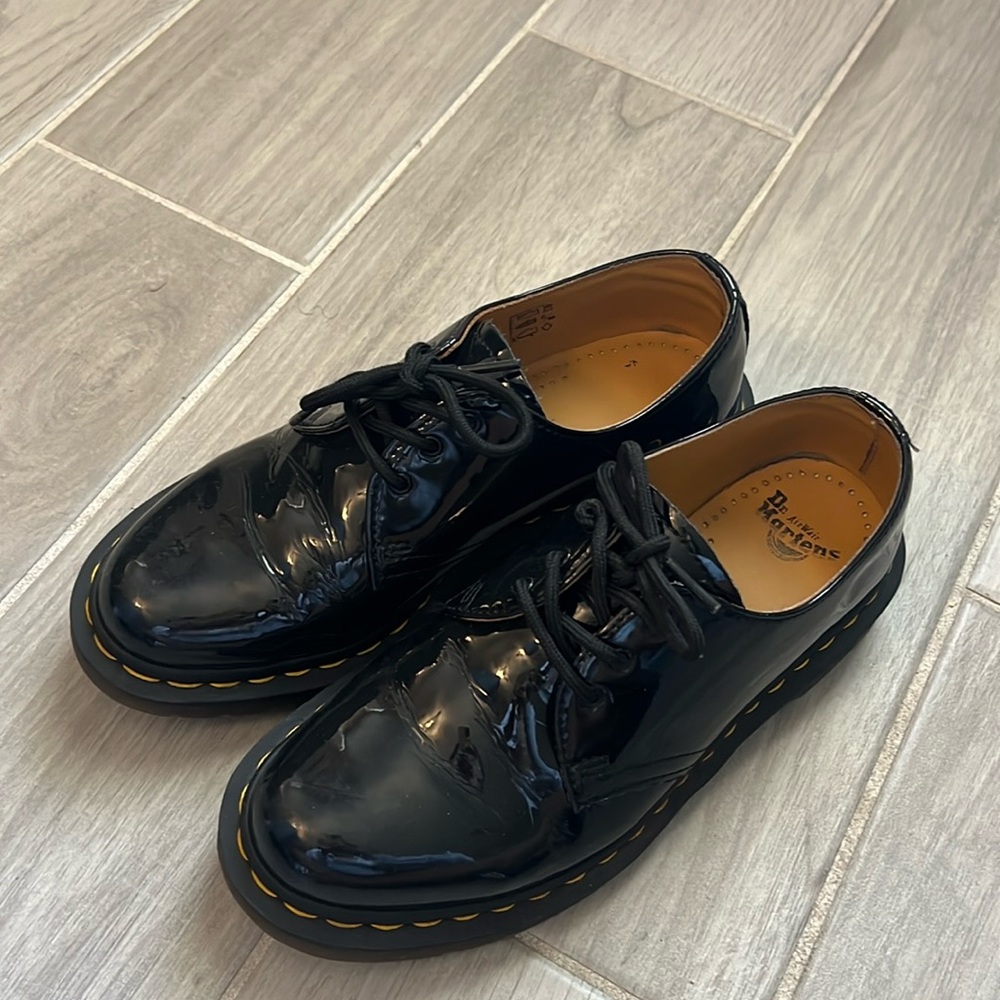 PATENT LEATHER OXFORD SHOES DR. MARTENS